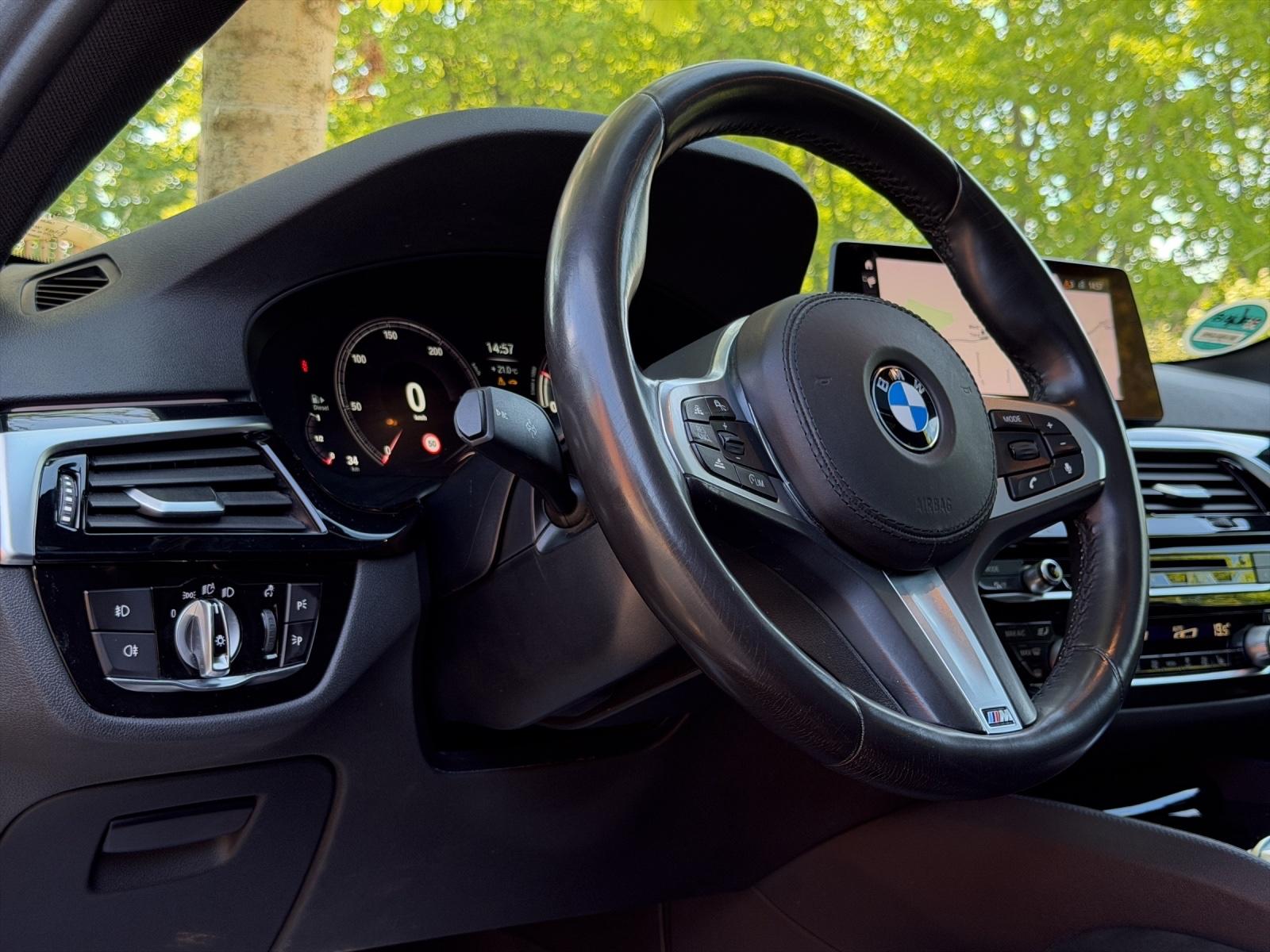 BMW 530d M Sport ACC|PANO|AHK|HEAD-UP|LED|NAVI|SHZ