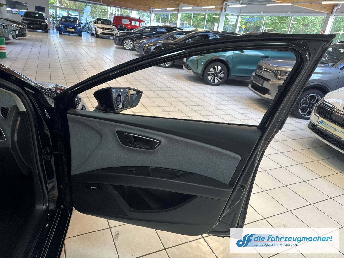 Fahrzeugabbildung SEAT Leon Ecomotive Style Navi LED Sperrdiff. Mehrzon