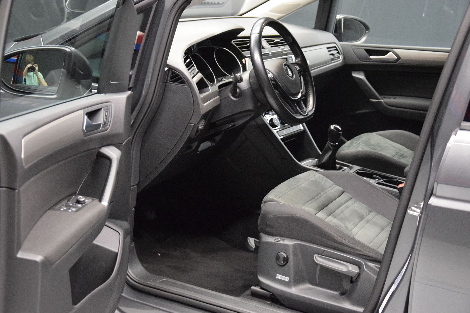 Fahrzeugabbildung Volkswagen Touran Comfortline 7-Sitzer Massage LED Kamera