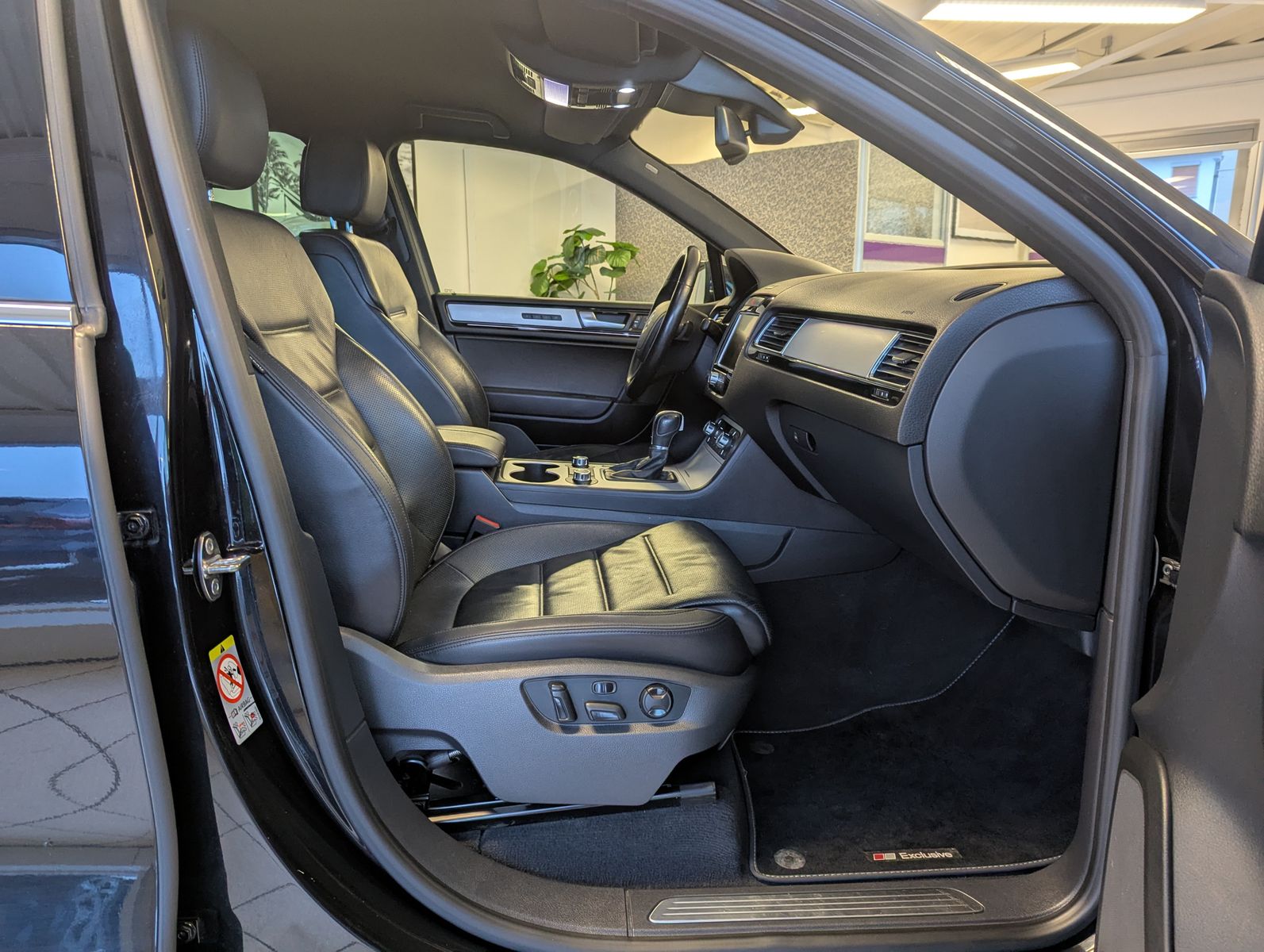 VW Touareg V6 3.0TDI Luft Leder AHK ACC Cam 20" - Image 15