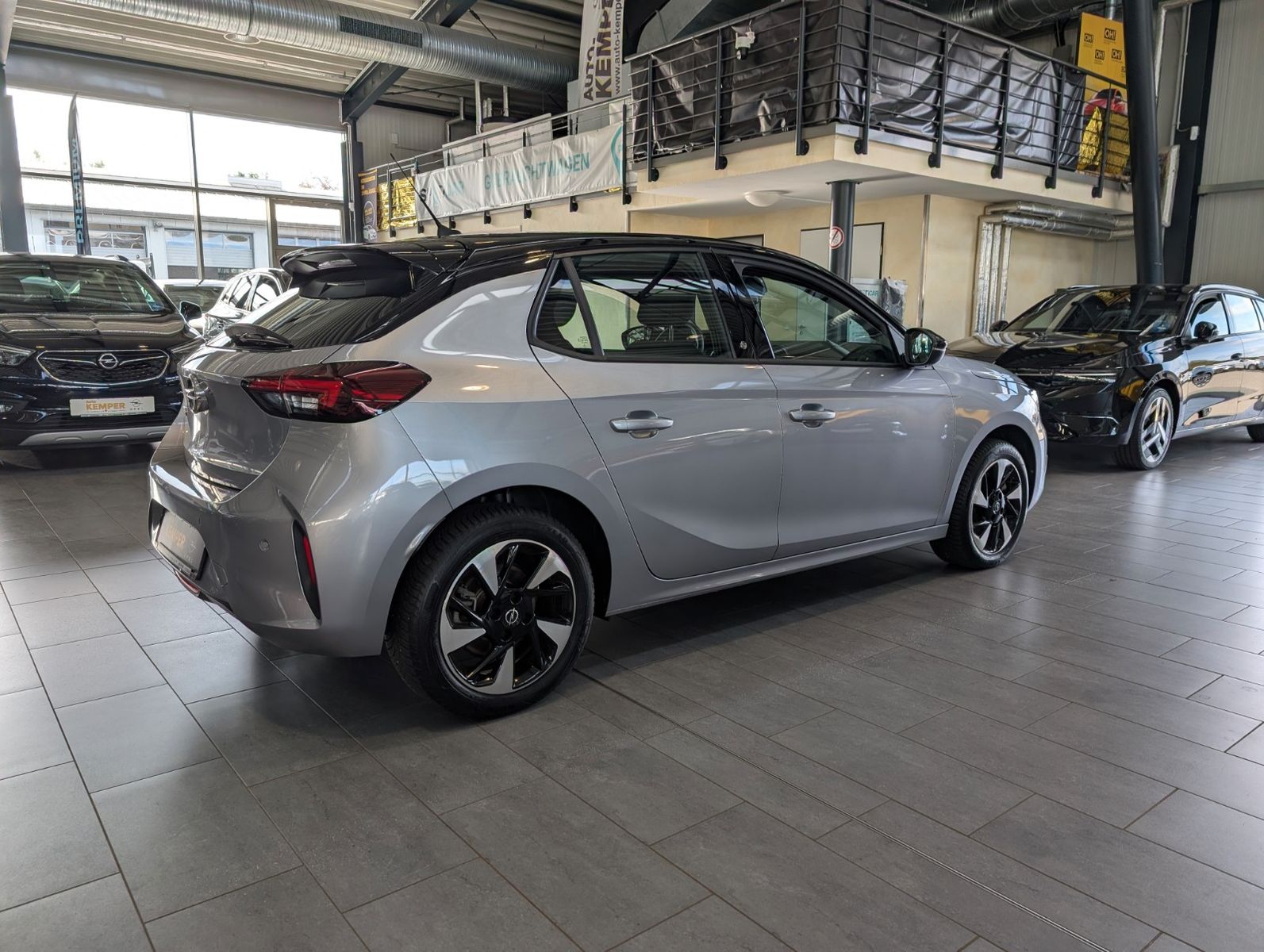Opel Corsa SHZ Android Apple DAB Tempomat 7,4 kWh OPC imagem 3