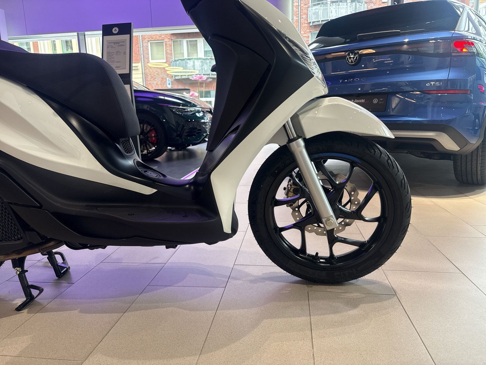 Fahrzeugabbildung Piaggio Medley 125 Sport White