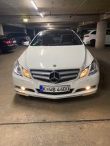 Mercedes-Benz 250 - weiße Mercedes-Benz 250