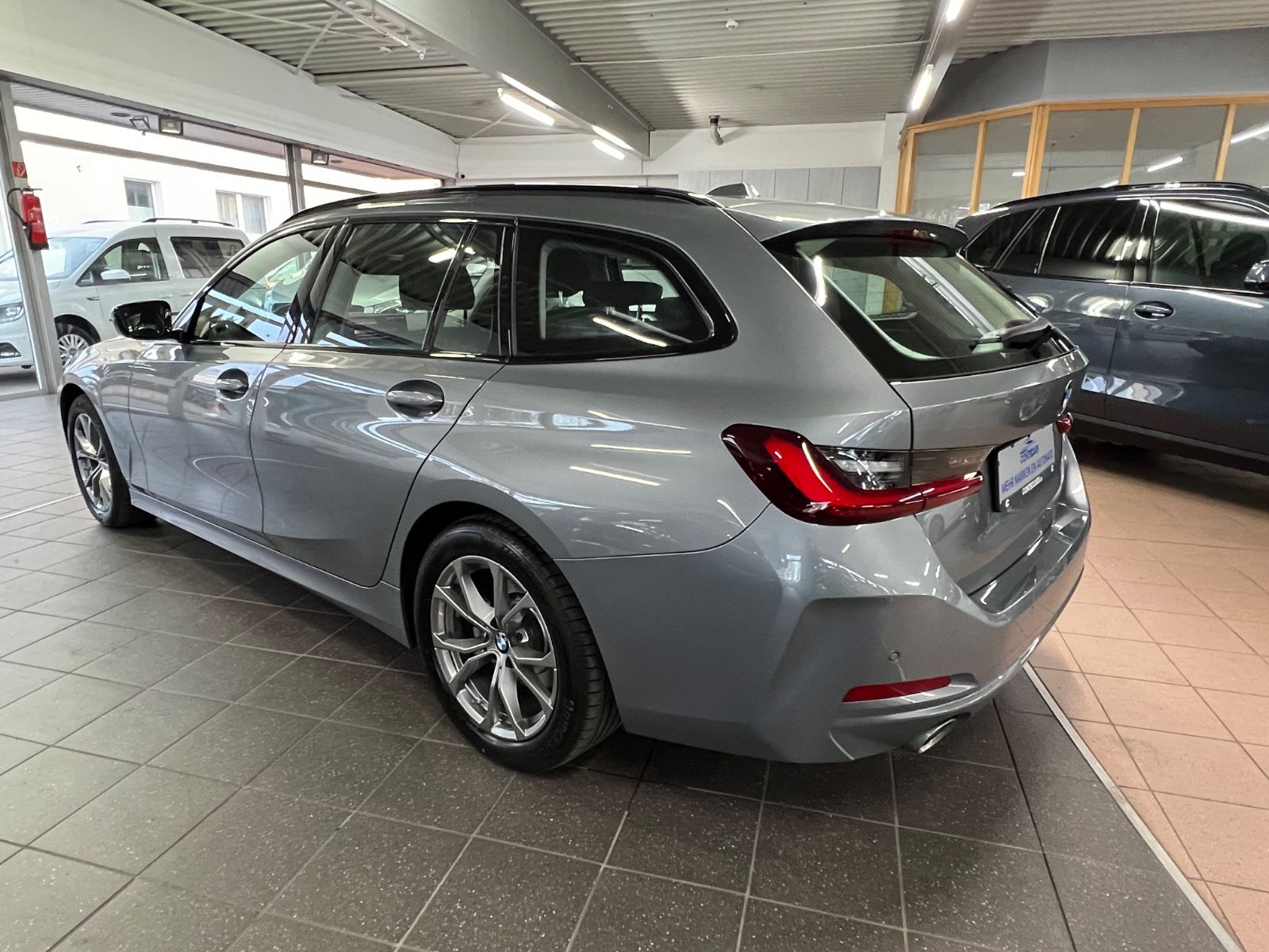 BMW 318 d Touring Driving Assistant+Facelift+Cockpit foto 9