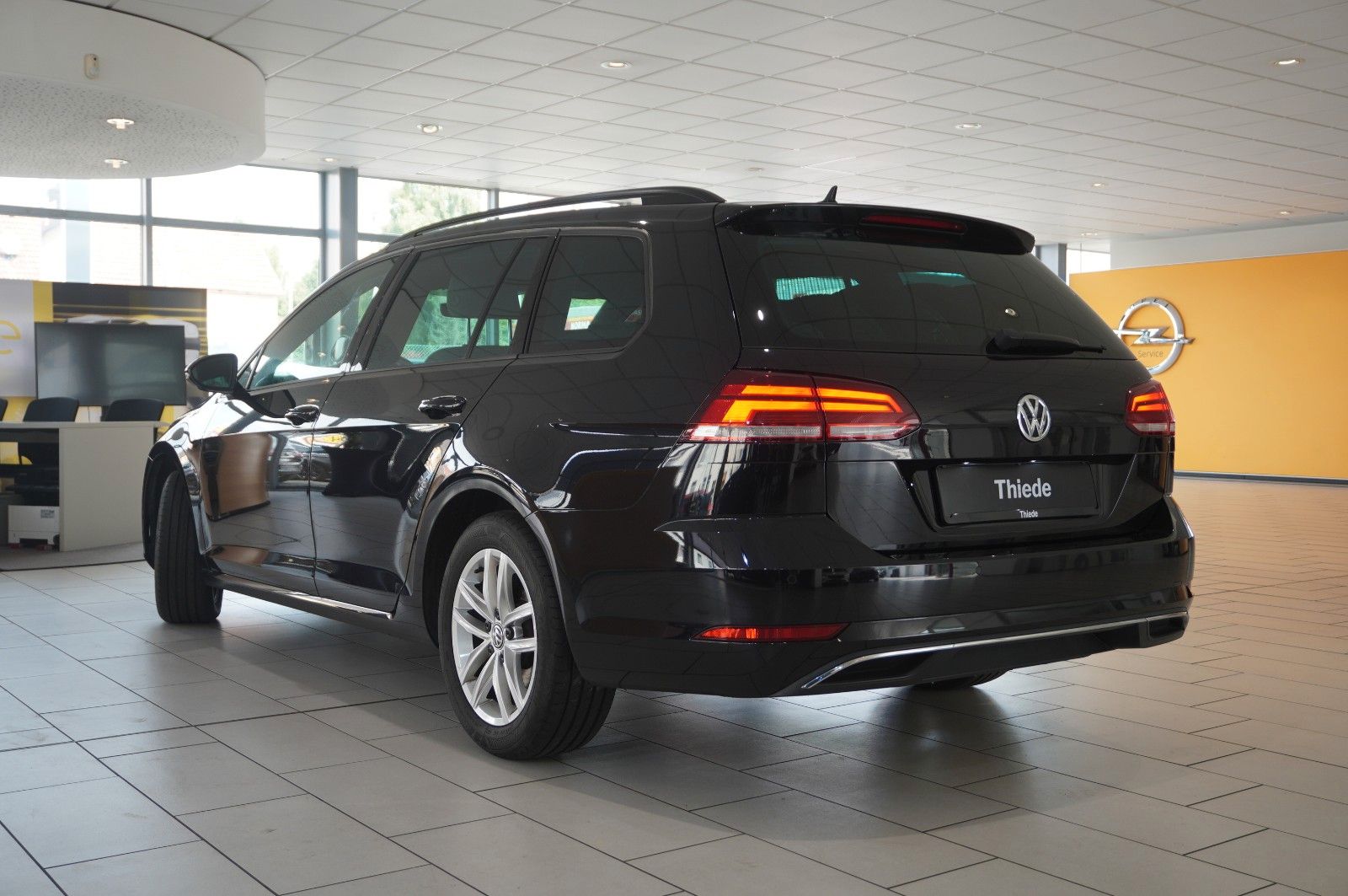 Fahrzeugabbildung Volkswagen Golf VII Vari. 1.6 TDI COMFORTL. NAVI/LED/KAMERA