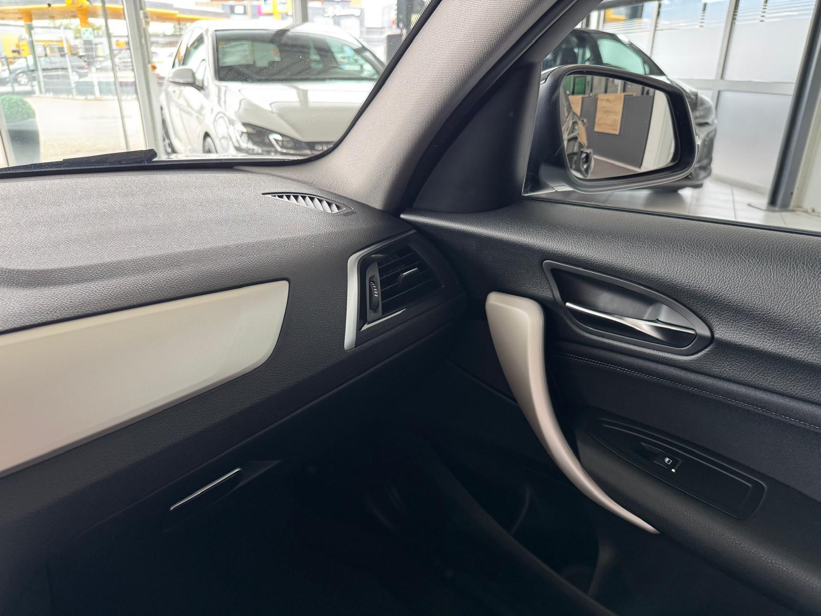 BMW 120i Advantage*Automatik*Navi*Tempo*SHZ*PDC*LED*