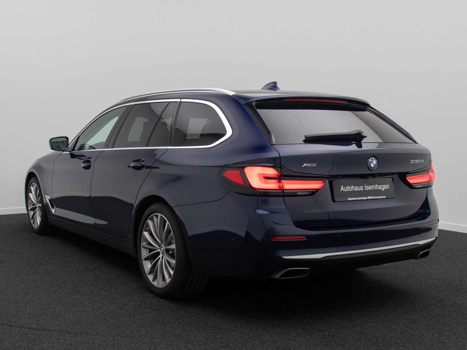 Fahrzeugabbildung BMW 530d xD Luxury Line ACC H/K AHK Panorama HUD 19"