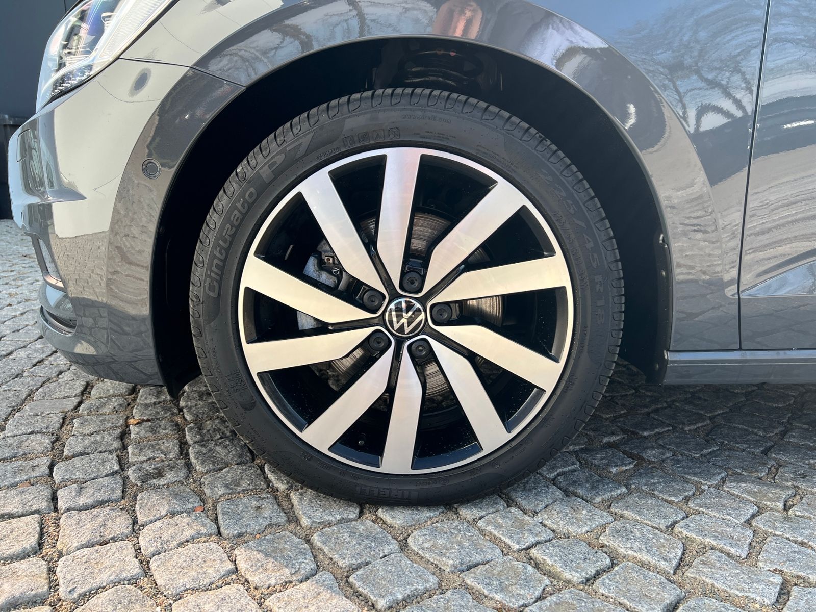 Fahrzeugabbildung Volkswagen Touran Highline 2.0 TDI DSG *AHK, LED, 7 Sitze,