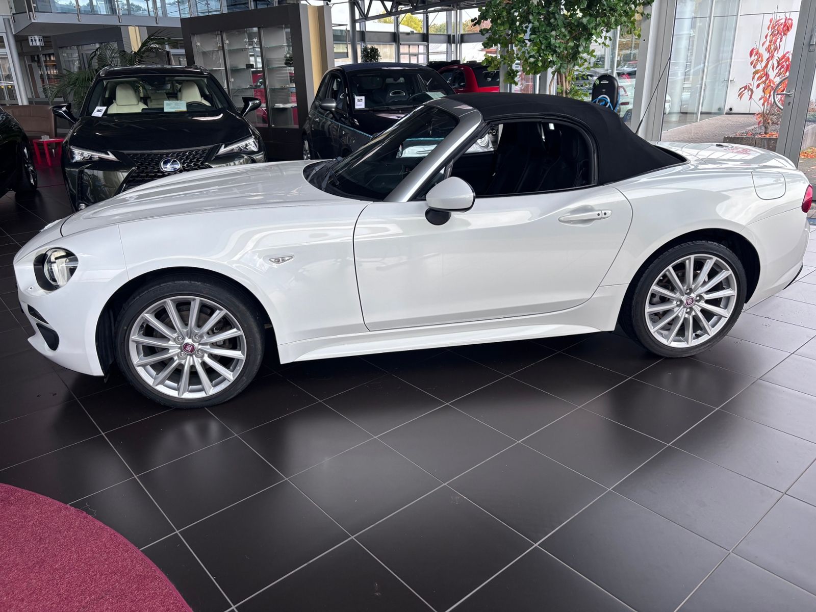 Fahrzeugabbildung Fiat 124 Spider Lusso LED NAVI ALU