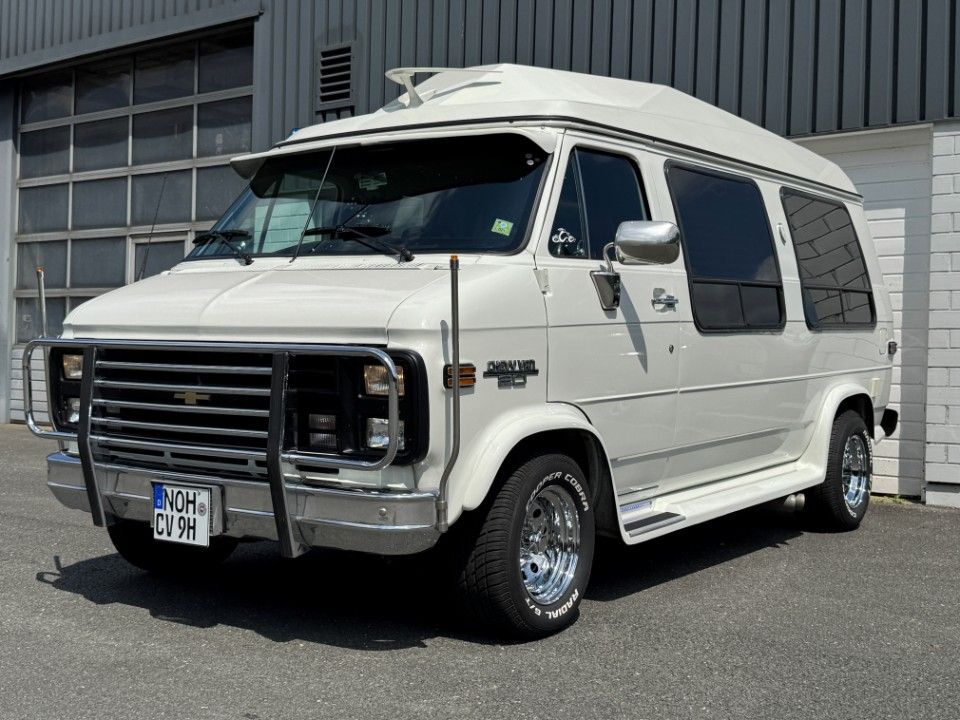 Fahrzeugabbildung Chevrolet Chevy Van G20 5.7 V8 Tiara komplett gemacht