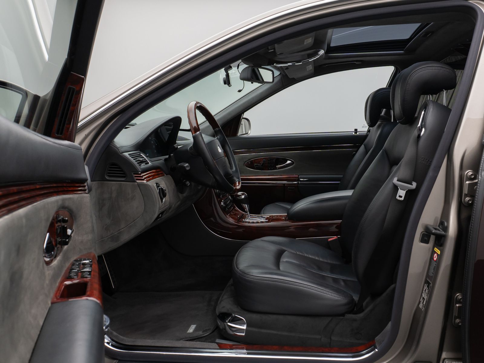 Fahrzeugabbildung Maybach 57 DUOTONE V12 Fondpaket Massage Solar VOLL
