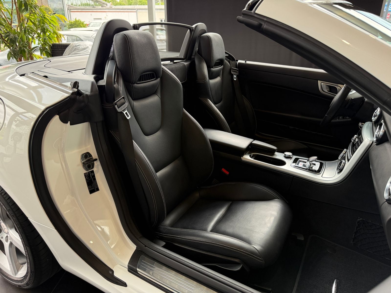 Fahrzeugabbildung Mercedes-Benz SLC 200 NAVI AIRSCARF ALU