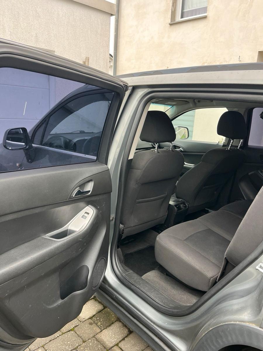 Chevrolet Orlando 2011 — interior