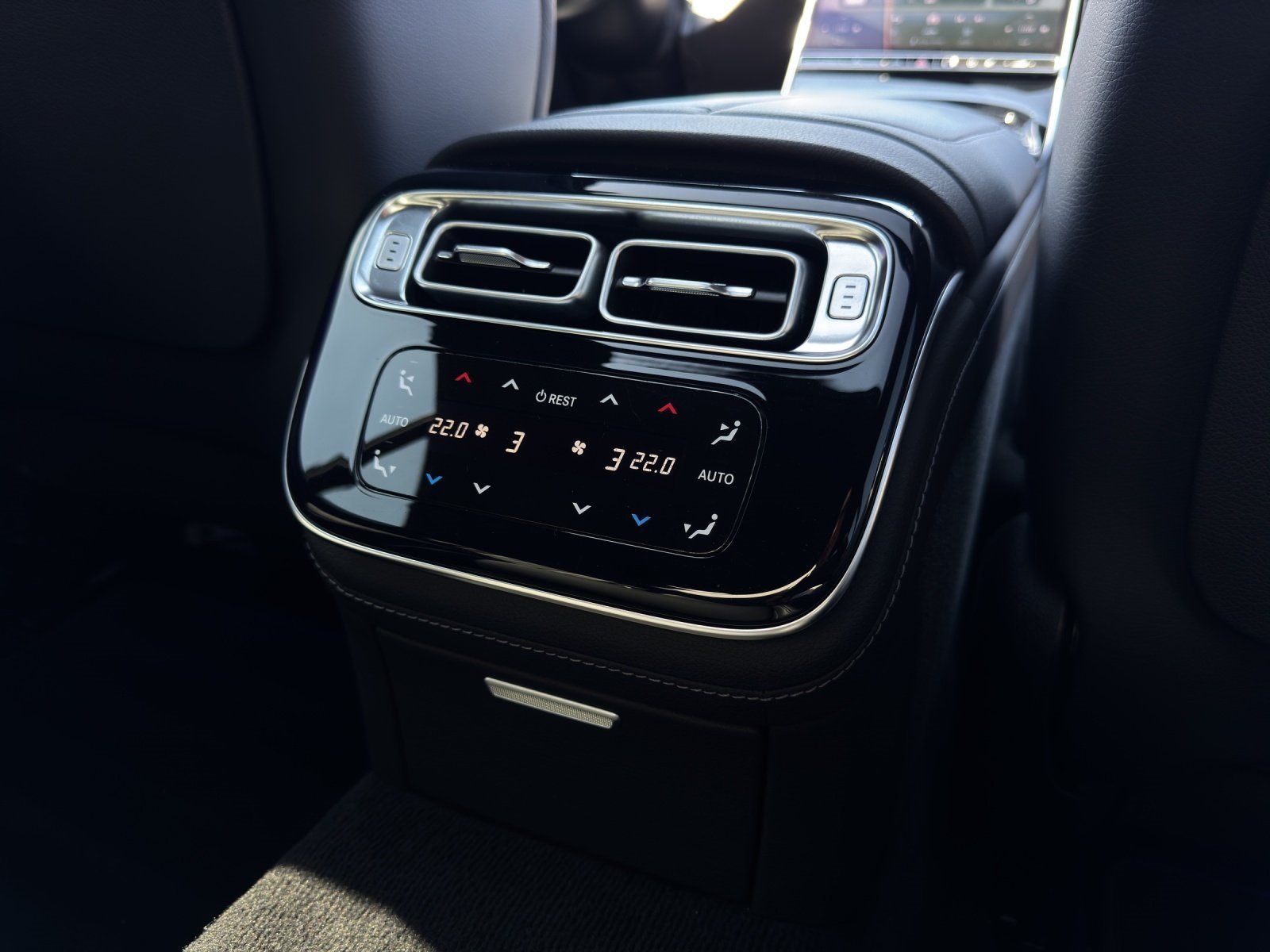 Fahrzeugabbildung Mercedes-Benz S350d AMG-LINE/PANO-DACH/BURM.-3D/DISTR./AHK/