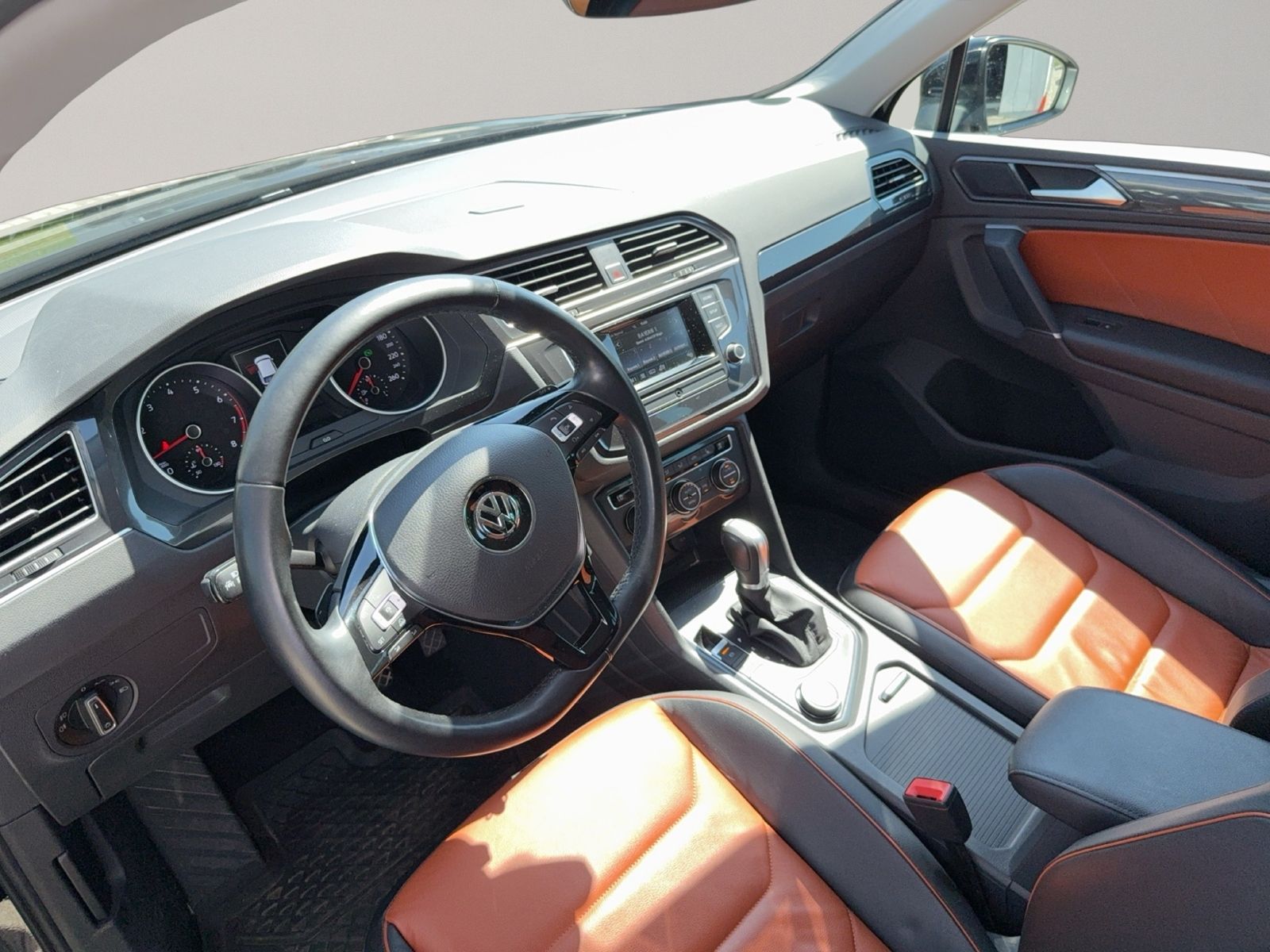 Tiguan 2.0 TSI Highline 4Motion, Leder, Sthzg, L