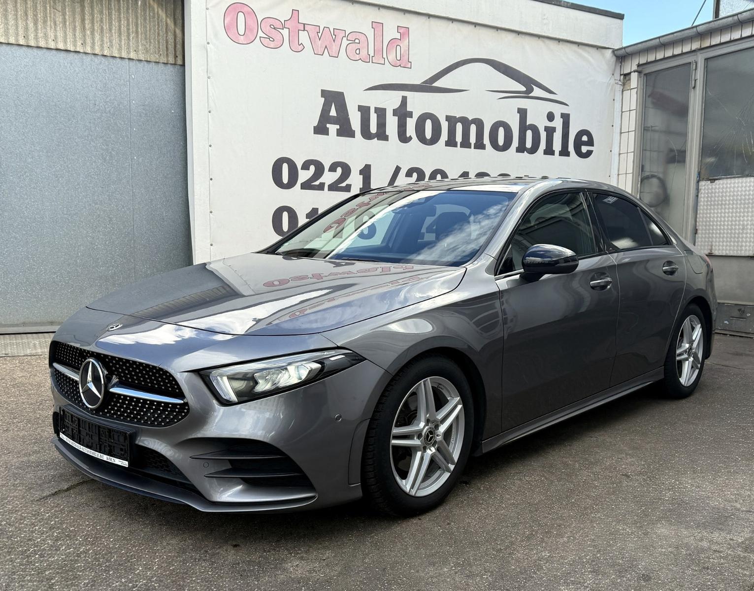 Mercedes-Benz A 200 AMG Line Night Leder Led Panorama Kamera