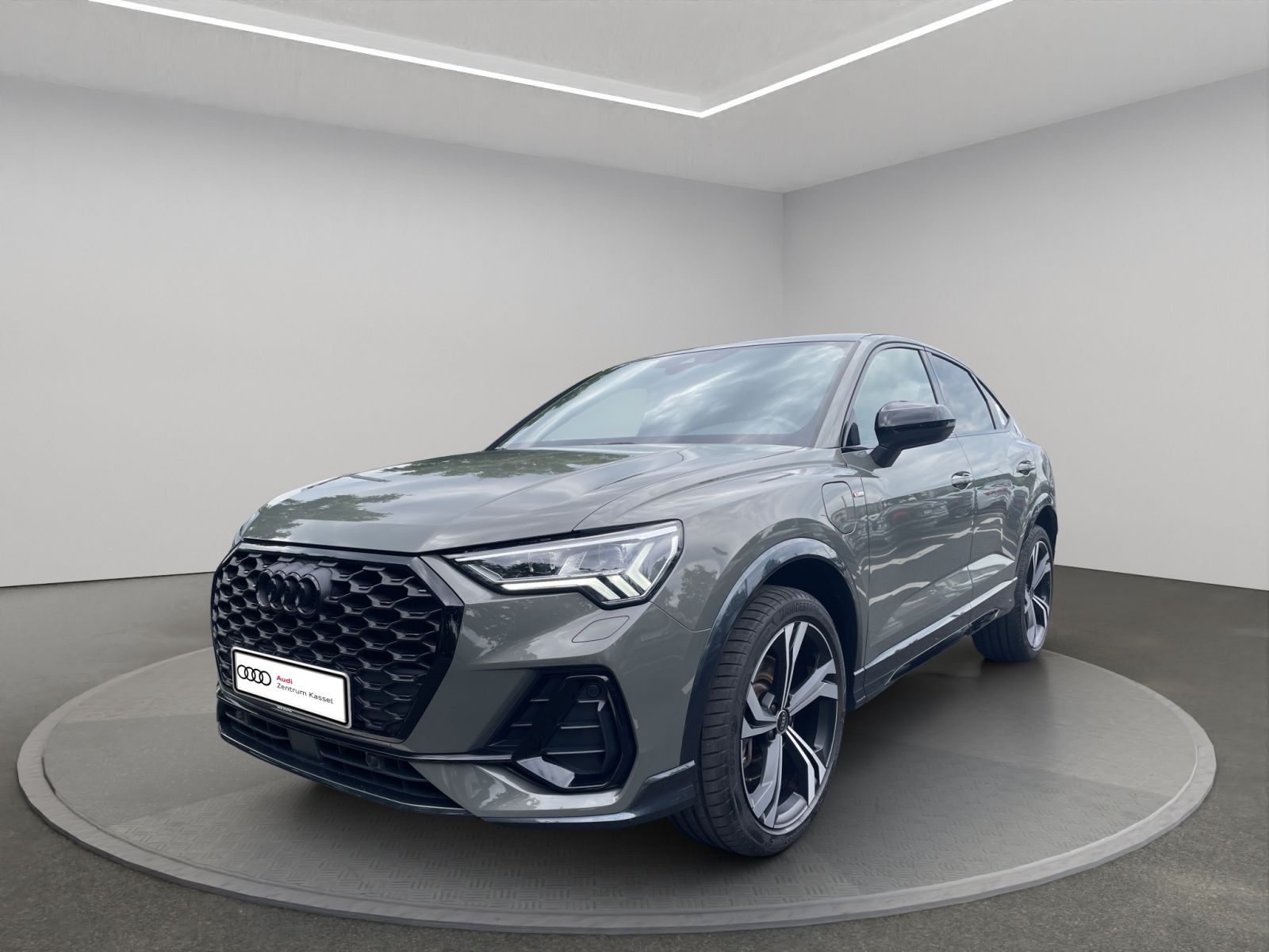 Audi Q3 SB 45 TFSI e S line Matrix AHK Kamera Navi foto 2