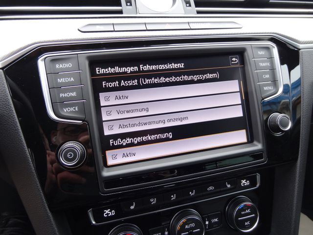 Fahrzeugabbildung Volkswagen Passat/Highline/2xR-Line/LED/Virtual/Kam/Leder/