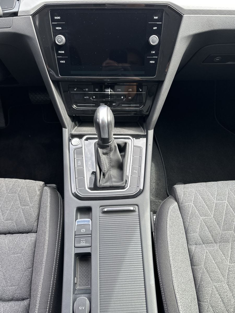 Fahrzeugabbildung Volkswagen Passat Variant 1.5 TSI DSG Business NAV+LED+ACC