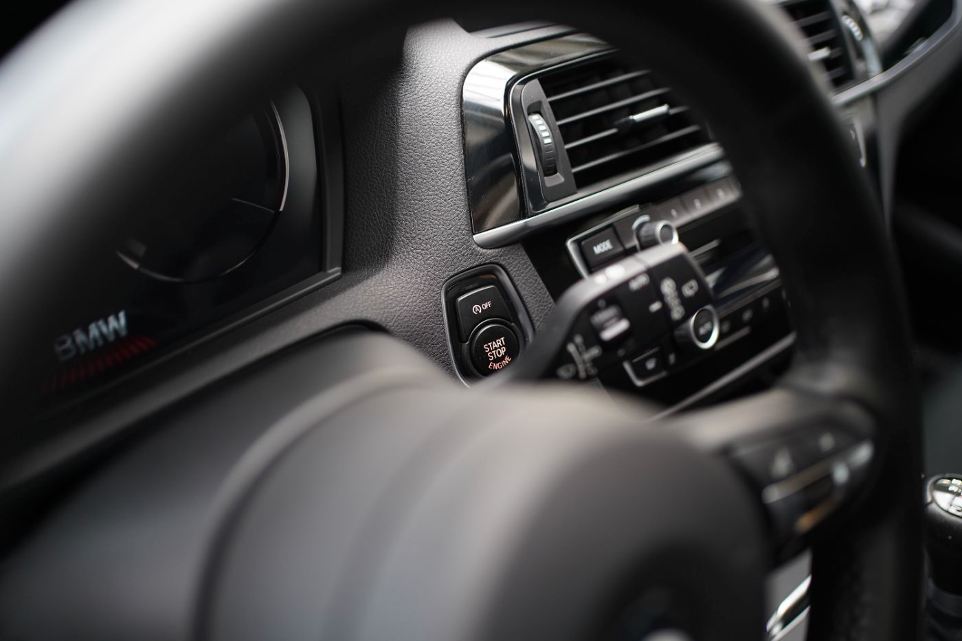 Fahrzeugabbildung BMW 116i M Sport LED+Navi+PDC+Parkassist+HiFi+