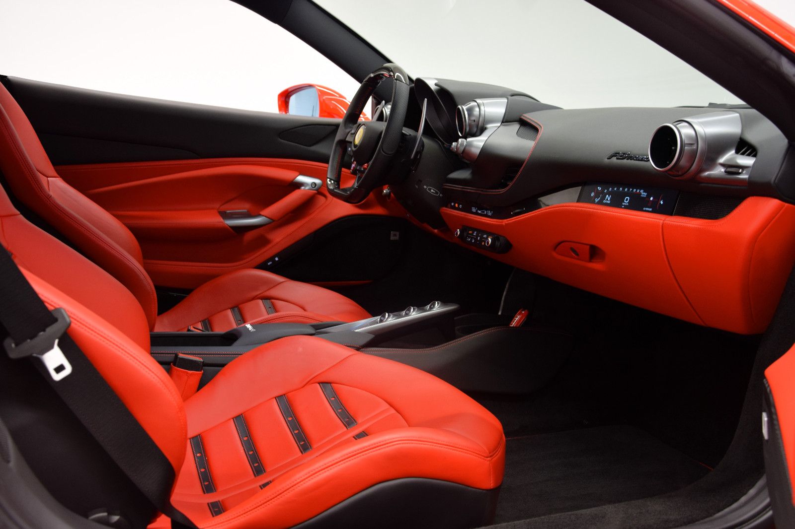 Fahrzeugabbildung Ferrari F8 Coupe Carbon Paket Lift  Leder Rot 1.Hand