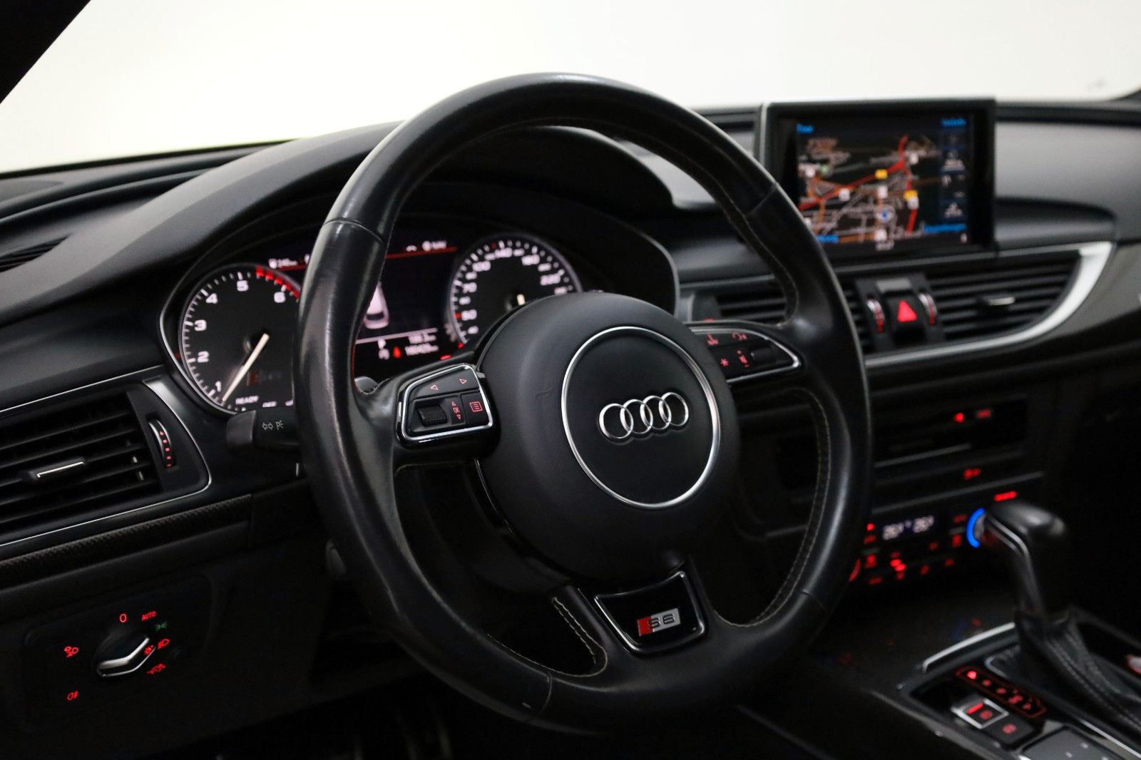 Fahrzeugabbildung Audi S6 Avant 4.0 TFSI quattro Leder,Navi,Matrix-LED