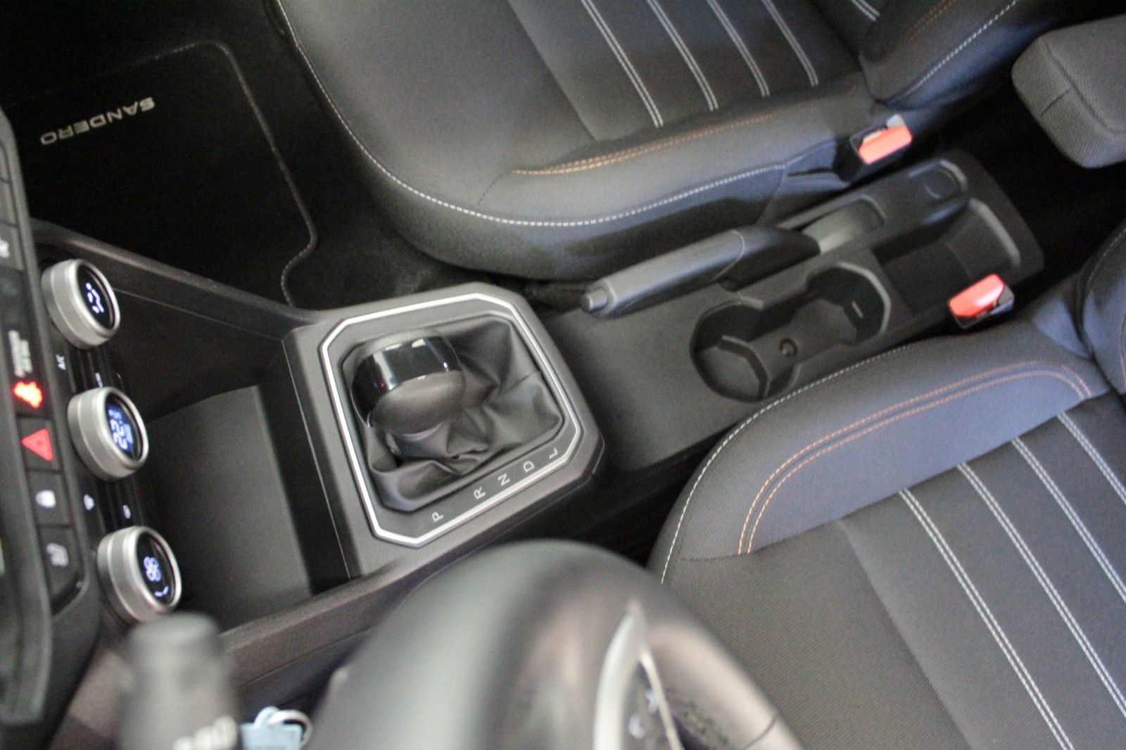 Fahrzeugabbildung Dacia Sandero Stepway TCE 90  CVT Automatik