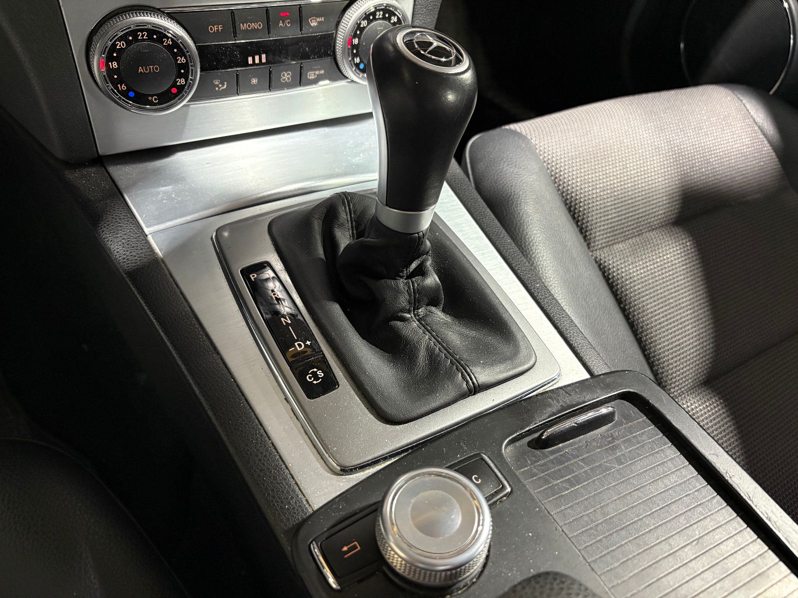Fahrzeugabbildung Mercedes-Benz C 220 T-Modell T CDI/8-FACH/PANO/SHZ/AUTOMATIK/