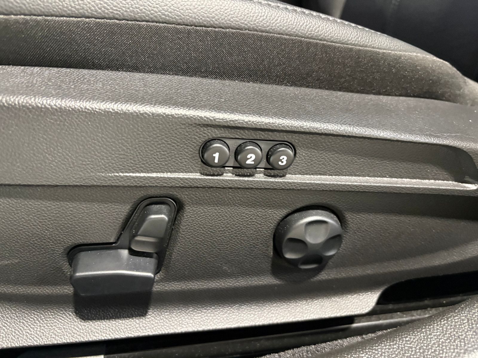 Fahrzeugabbildung Alfa Romeo Giulia Ti Q4/MEMORY/KAMERA/NAVI/ACC/APPLE/SHZ