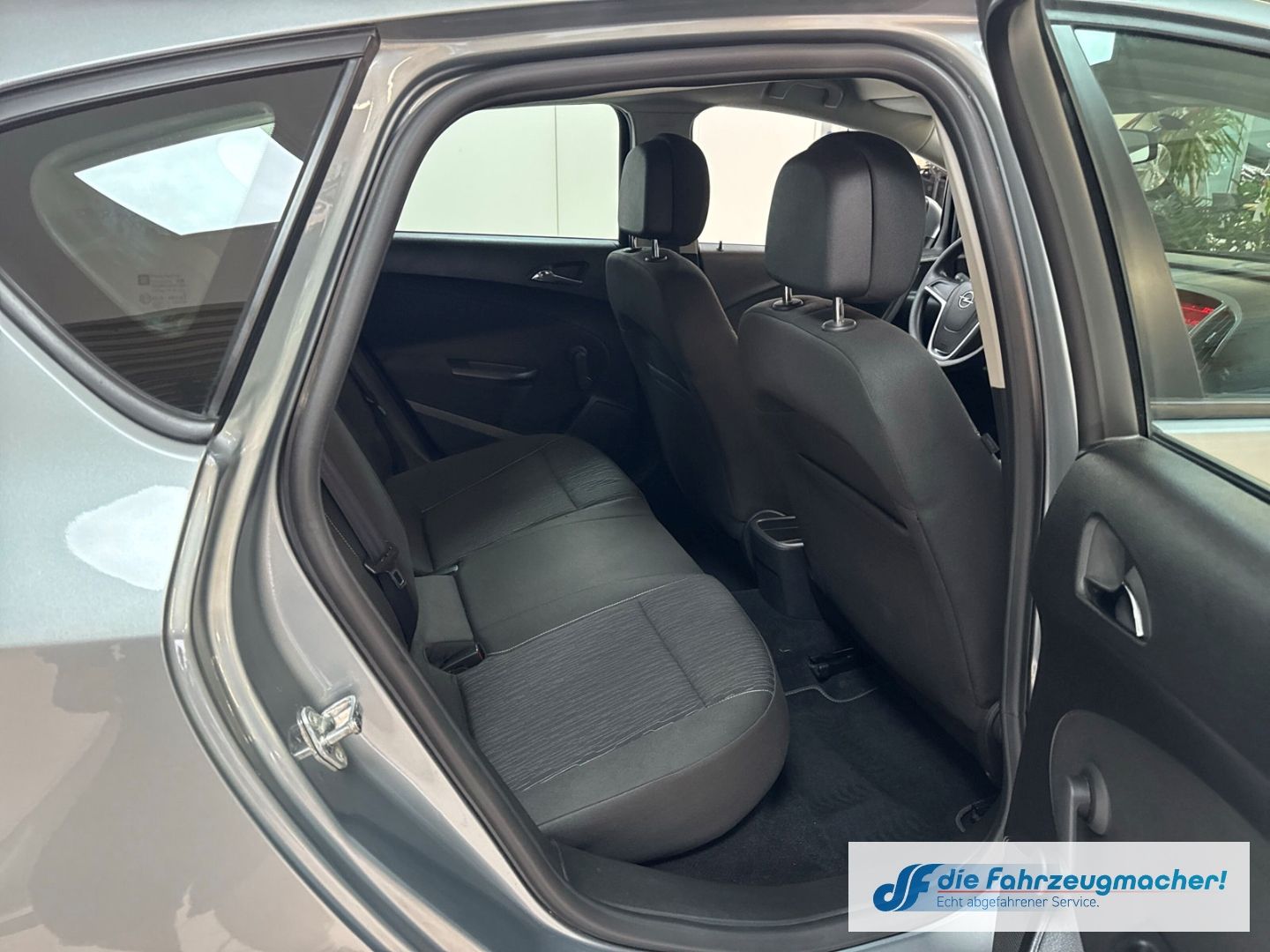 Fahrzeugabbildung Opel Astra J Selection 1.6 GA Klima el.SP Spieg. behe