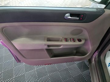 Volkswagen Golf - 6