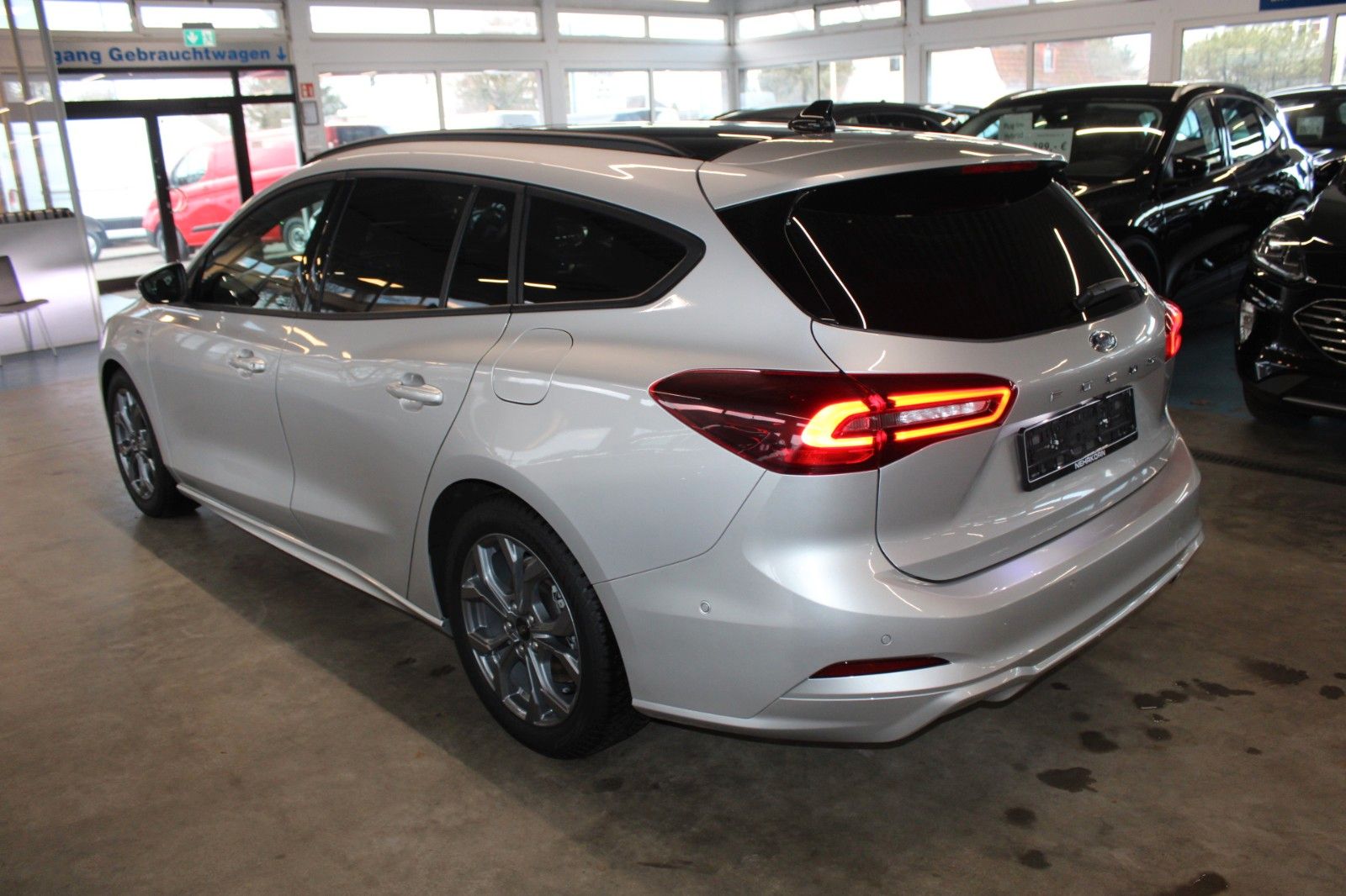 Fahrzeugabbildung Ford Focus ST-Line X Aut. LED ACC Leder Pano HUD Wint