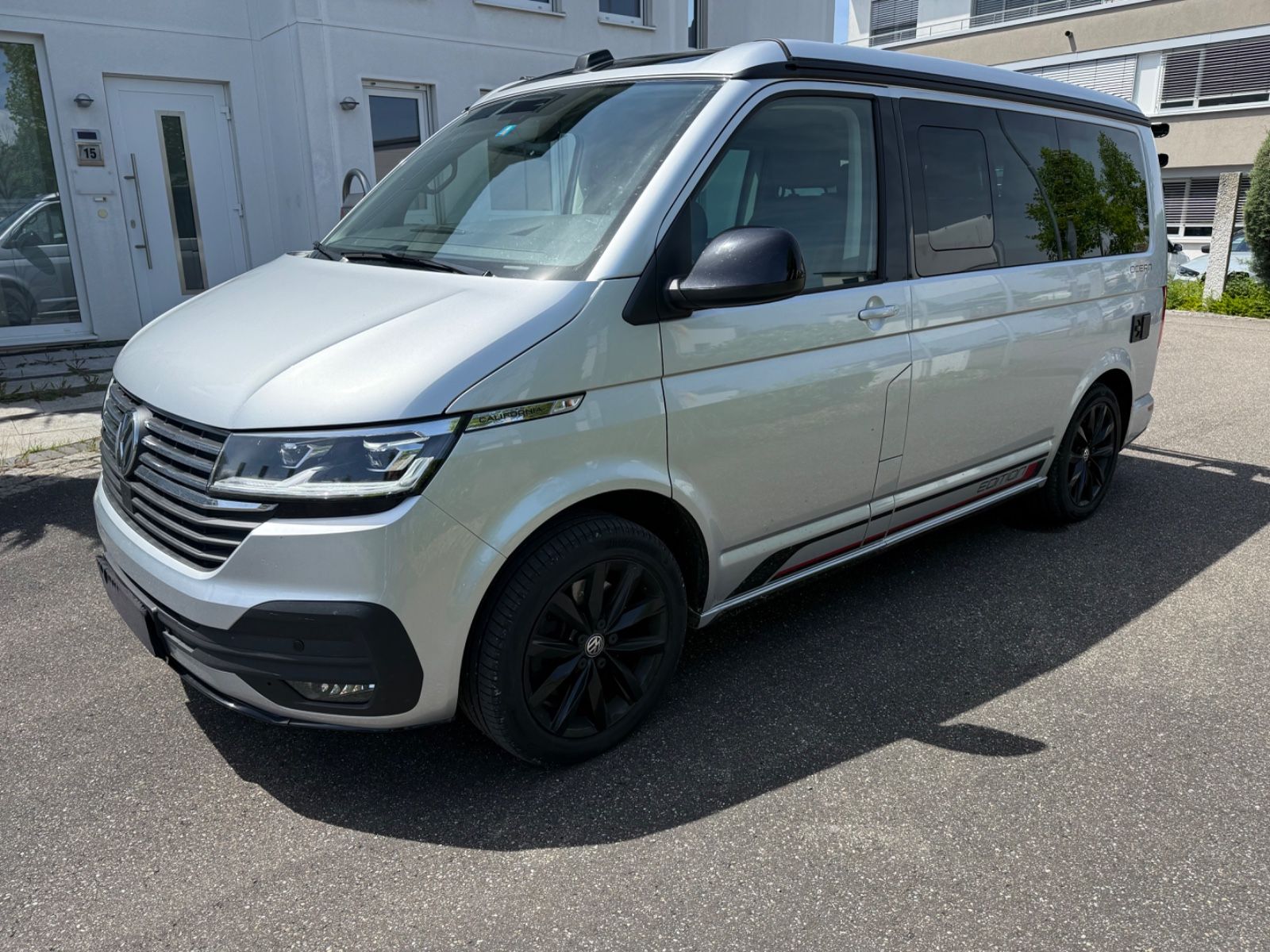 Volkswagen T6.1 California Edition Red . 2 foto 9