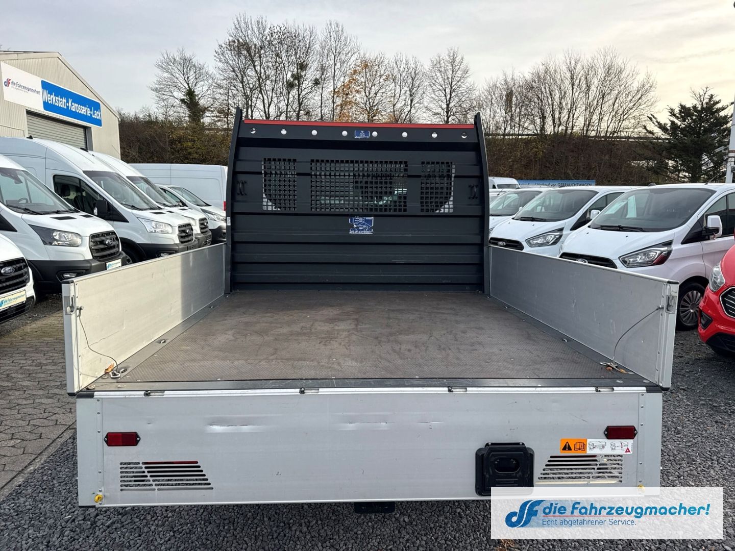 Fahrzeugabbildung Ford Transit Pritsche 350 L2 Doppelkabine Basis AHK D