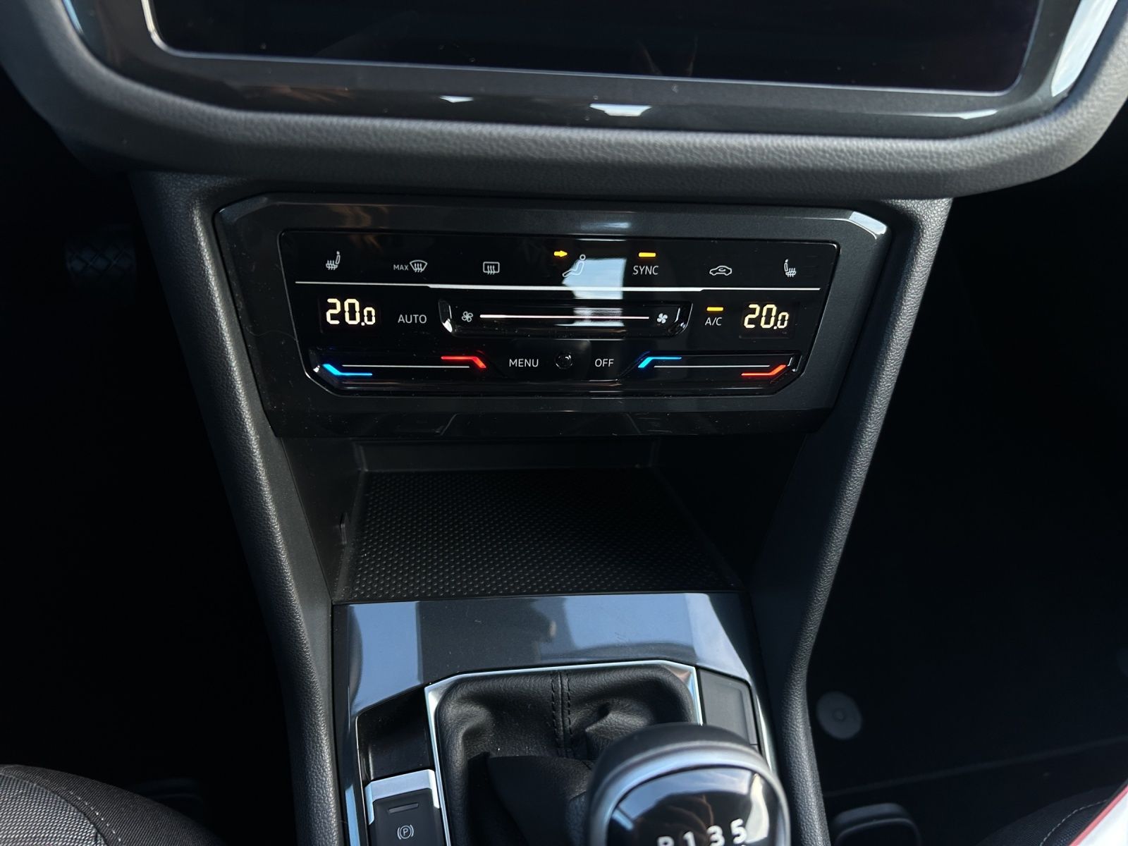 Fahrzeugabbildung Volkswagen Tiguan TSI Life LED ACC SH LRHzg PDC 18" WeConne