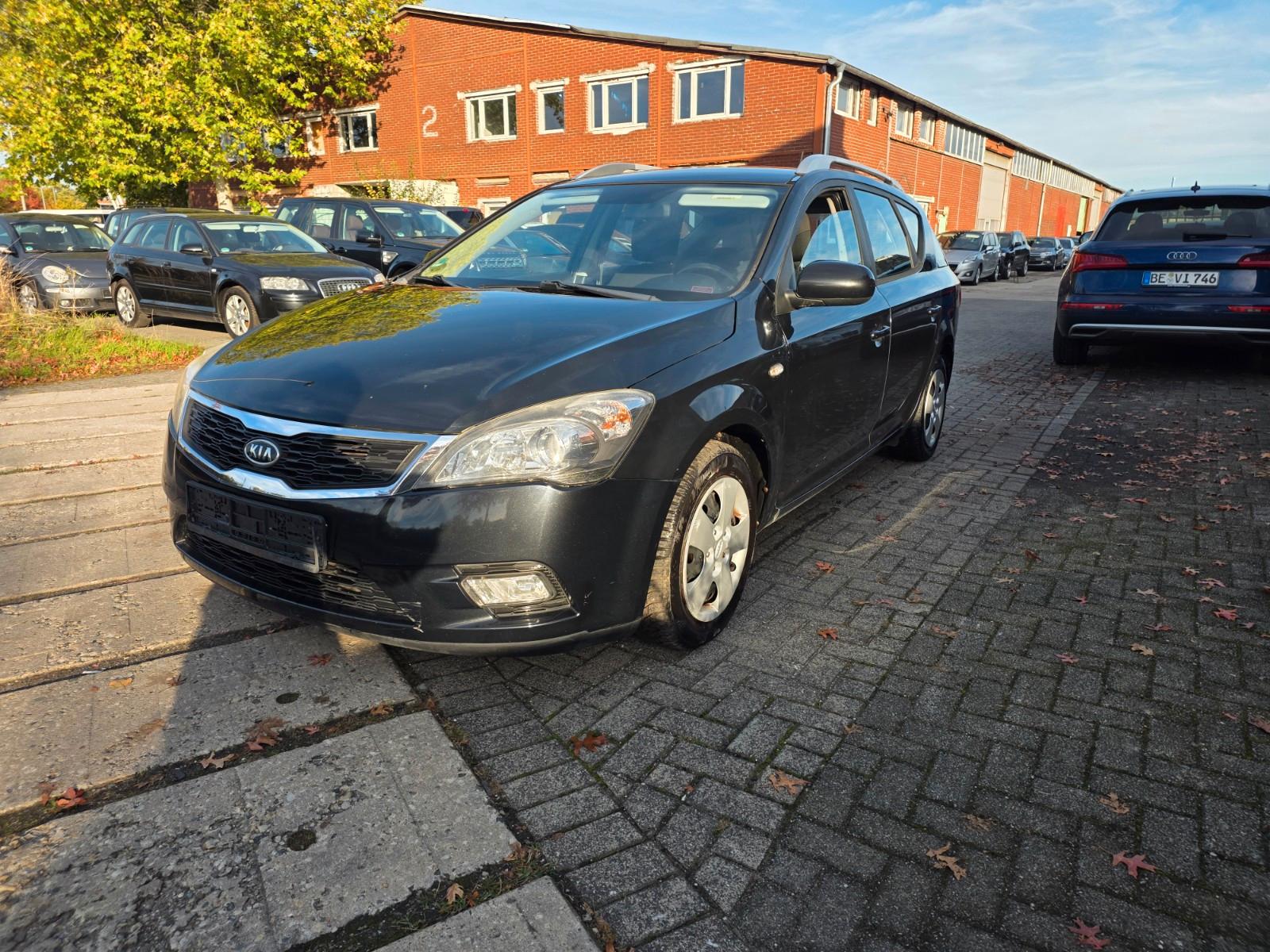 Kia cee'd 2010 — rear view