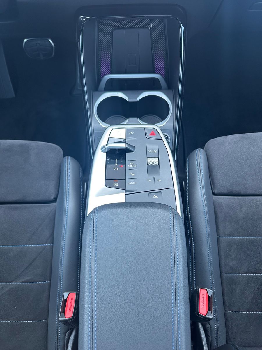 Fahrzeugabbildung BMW X1 xDrive20d M-Sport NAV+LED+PANO+AHK+SHZ