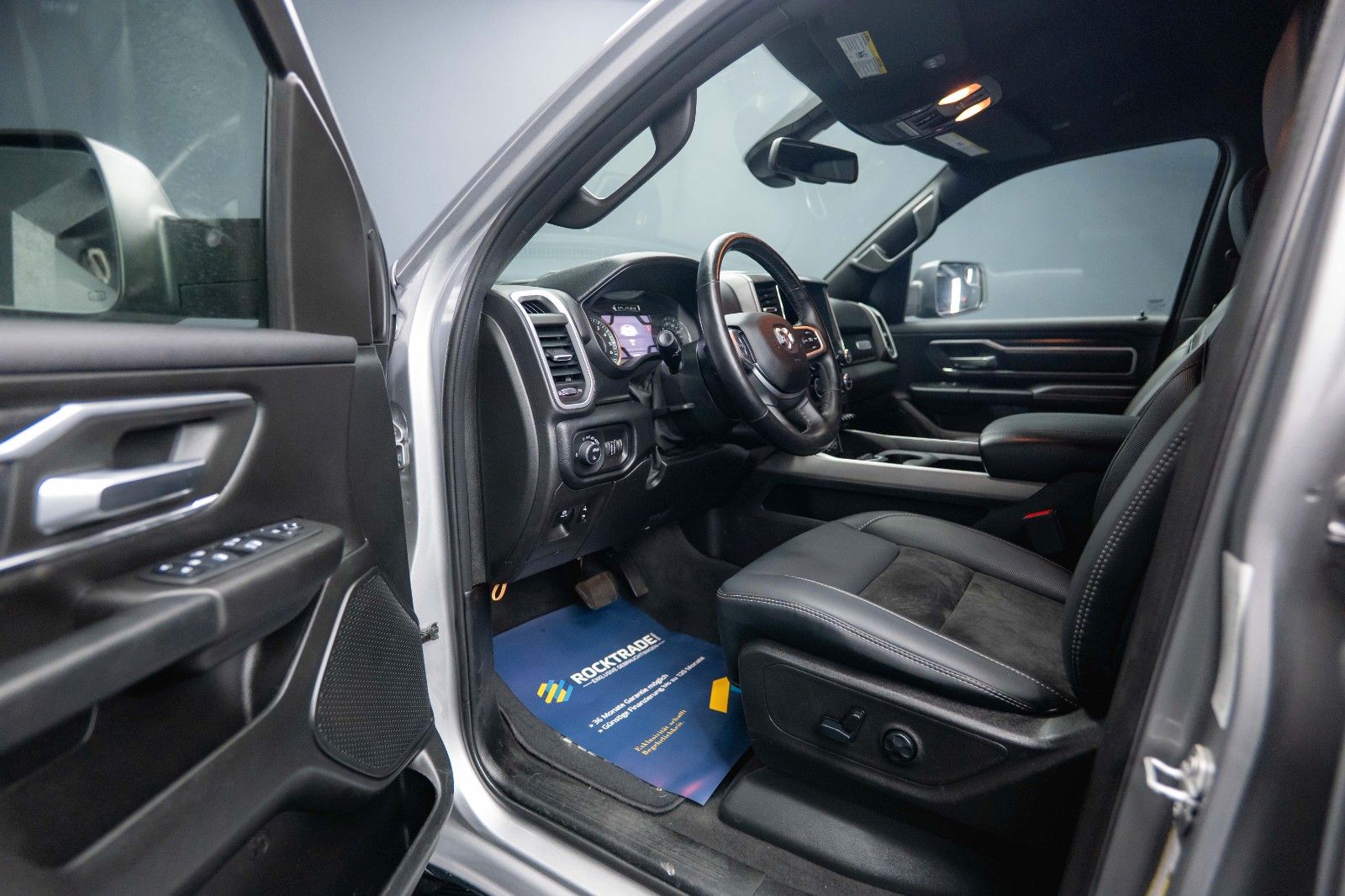 Fahrzeugabbildung Dodge RAM 5.7 V8 HEMI 4x4 OFFROAD Night-Paket *LED*