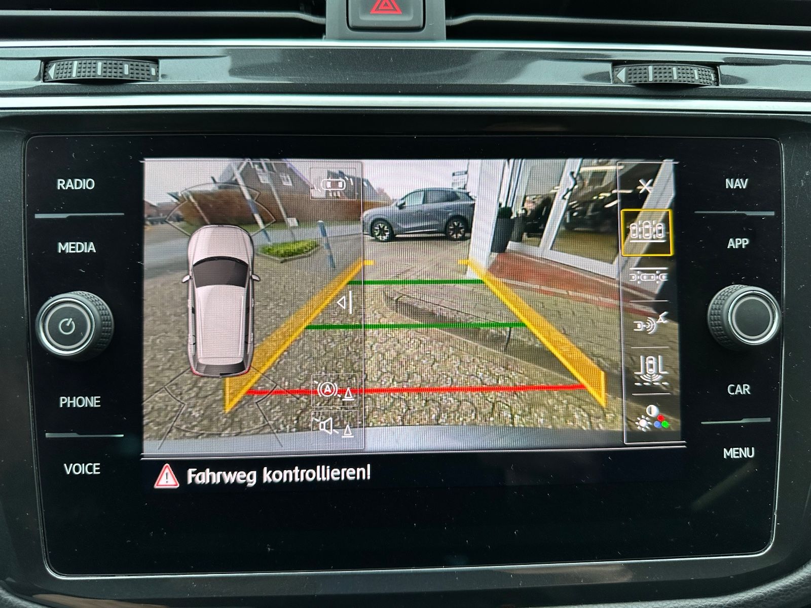 Fahrzeugabbildung Volkswagen Tiguan 1.5 TSI Comfortline DSG AHK/ACC/LED/Navi