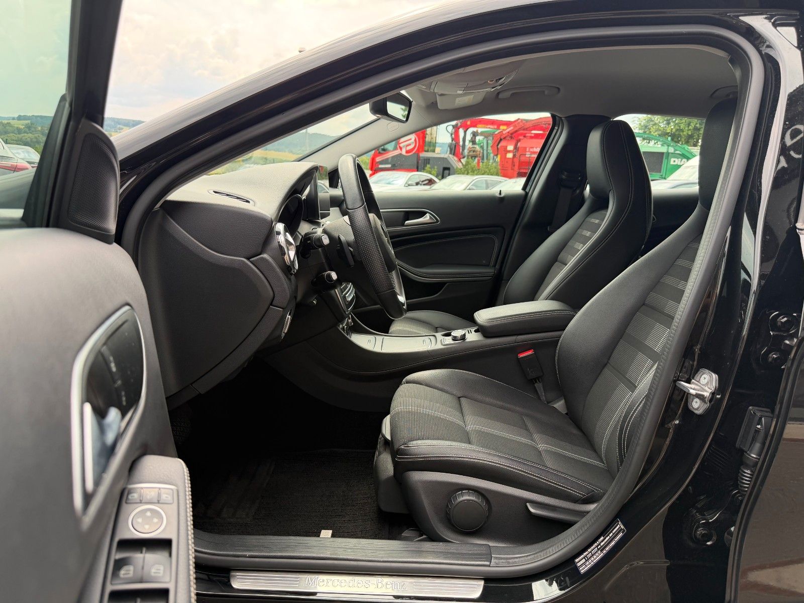 Fahrzeugabbildung Mercedes-Benz GLA 200 Progressive+RKamera+TotW+CarPlay+LED