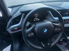 Fahrzeugabbildung BMW 118 1 Limousine 118 d Advantage LED PDC