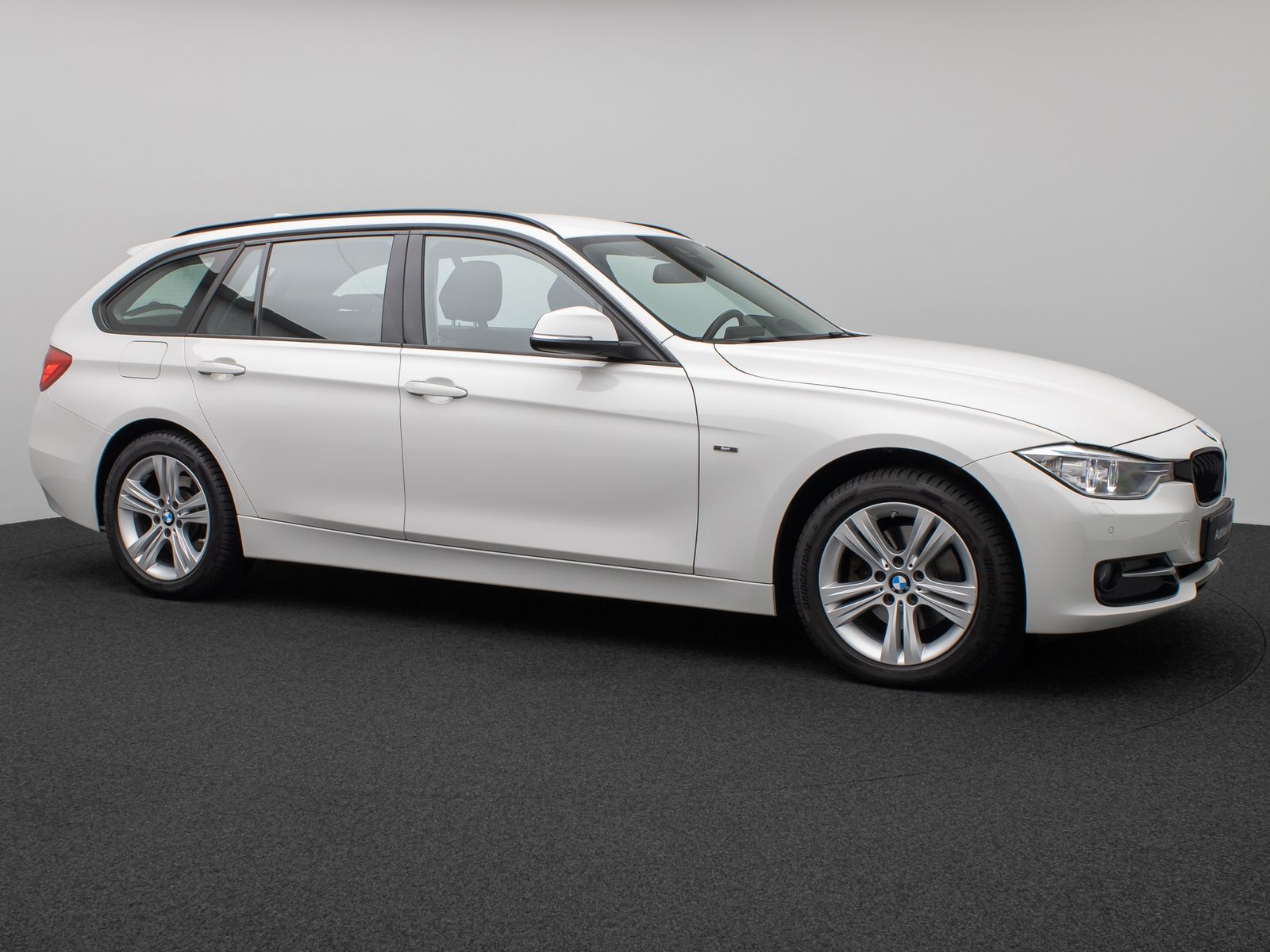 Fahrzeugabbildung BMW 320d Sport Line Xenon NaviPro HUD PDC FernlichtA
