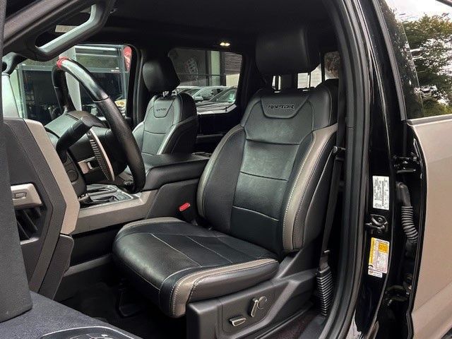Ford F 150 Raptor 1 Hand