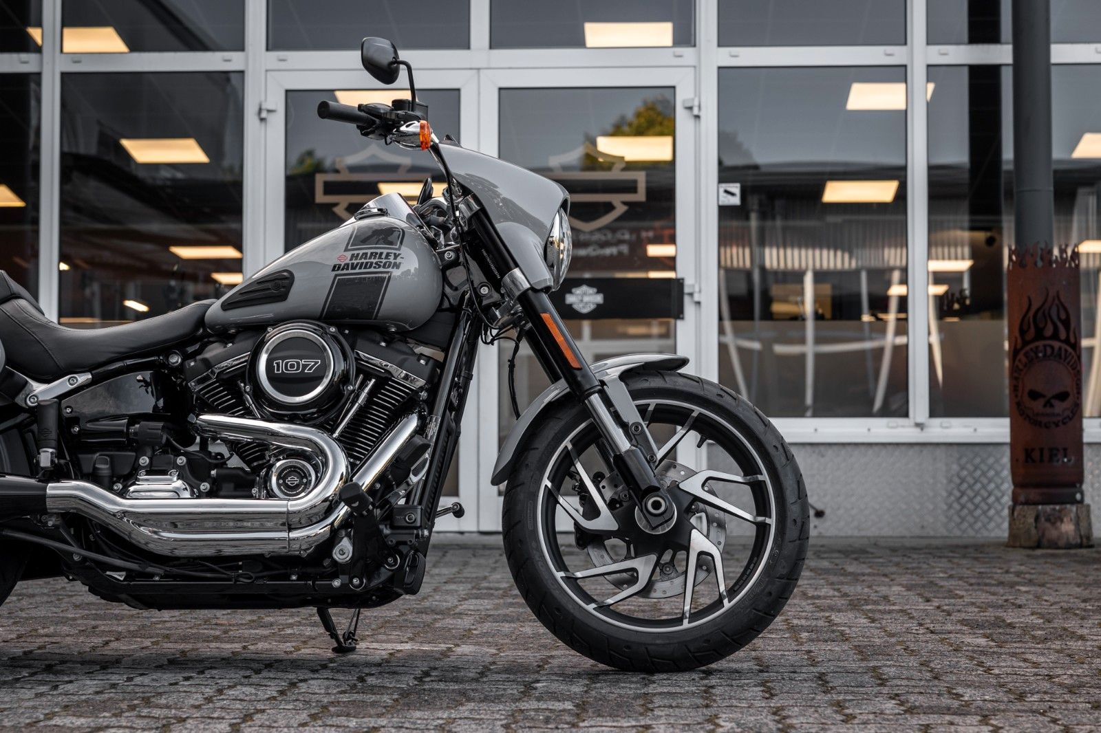 Fahrzeugabbildung Harley-Davidson FLSB Sport Glide Softail - JEKILL & HYDE