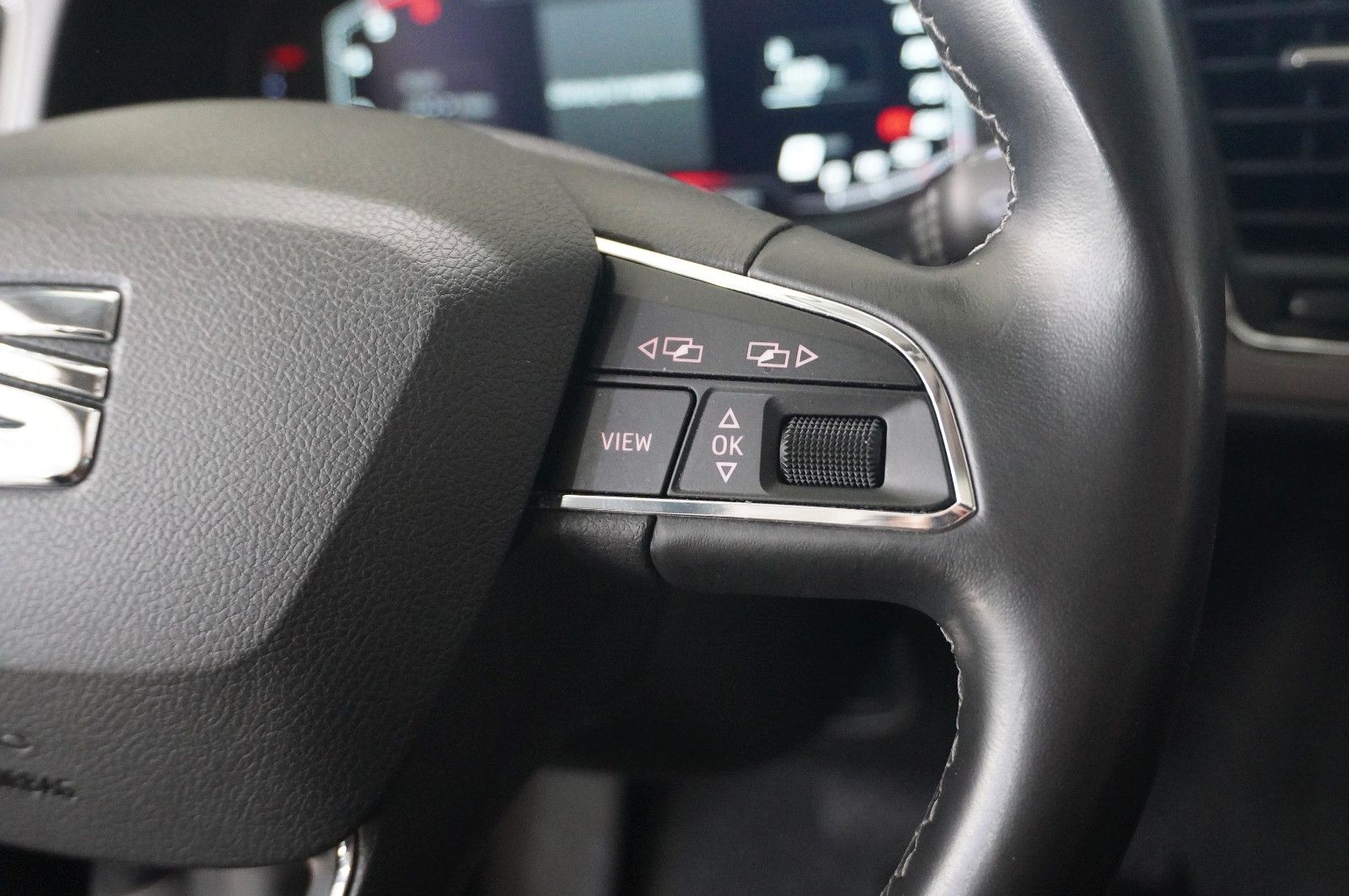 Fahrzeugabbildung SEAT Leon ST 1.6 TDI STYLE DSG NAVI/LED/KAMERA/SH/AHK