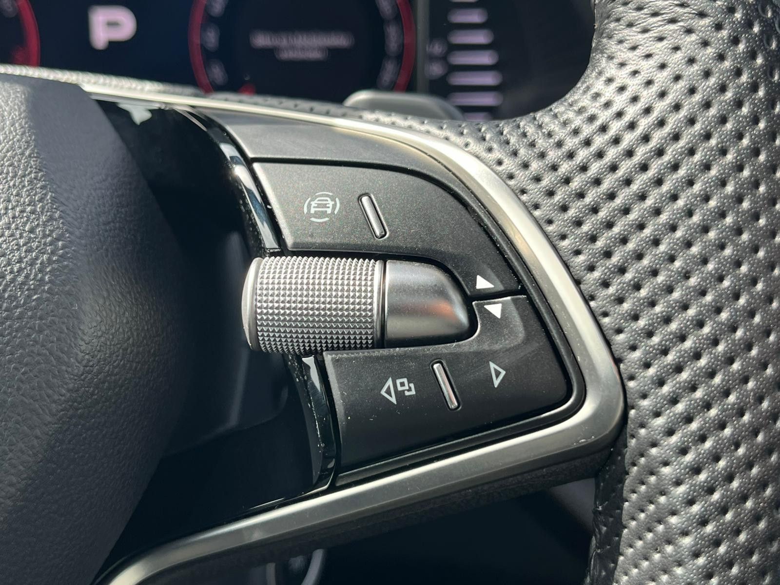 Fahrzeugabbildung SKODA Octavia 1.5 DSG Sportline PANO*MATRIX*AHK*5J.GAR