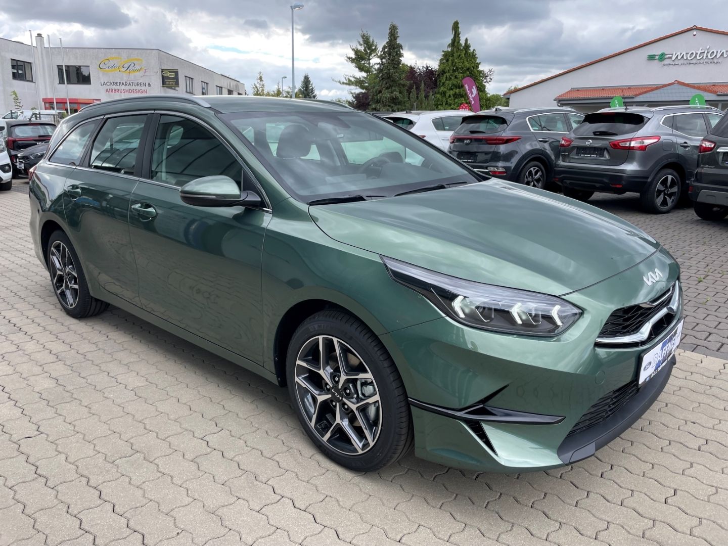 Fahrzeugabbildung Kia Ceed_sw Spirit TotWinkAss Kamera SHZ vo/hi LED