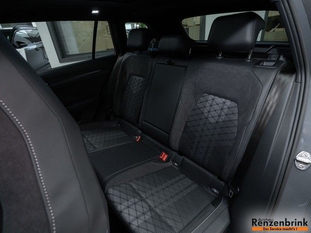 Golf VIII Variant R-Line eTSI DSG Black-Style Pa
