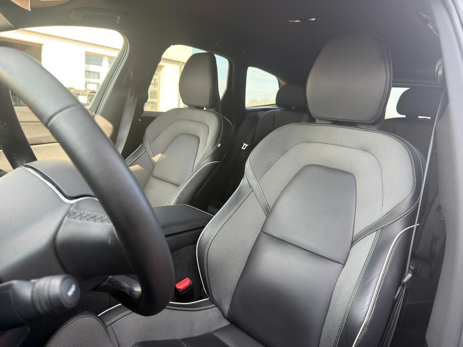 Fahrzeugabbildung Volvo XC60 B4D AWD Plus Dark*STDHZG*360°ACC