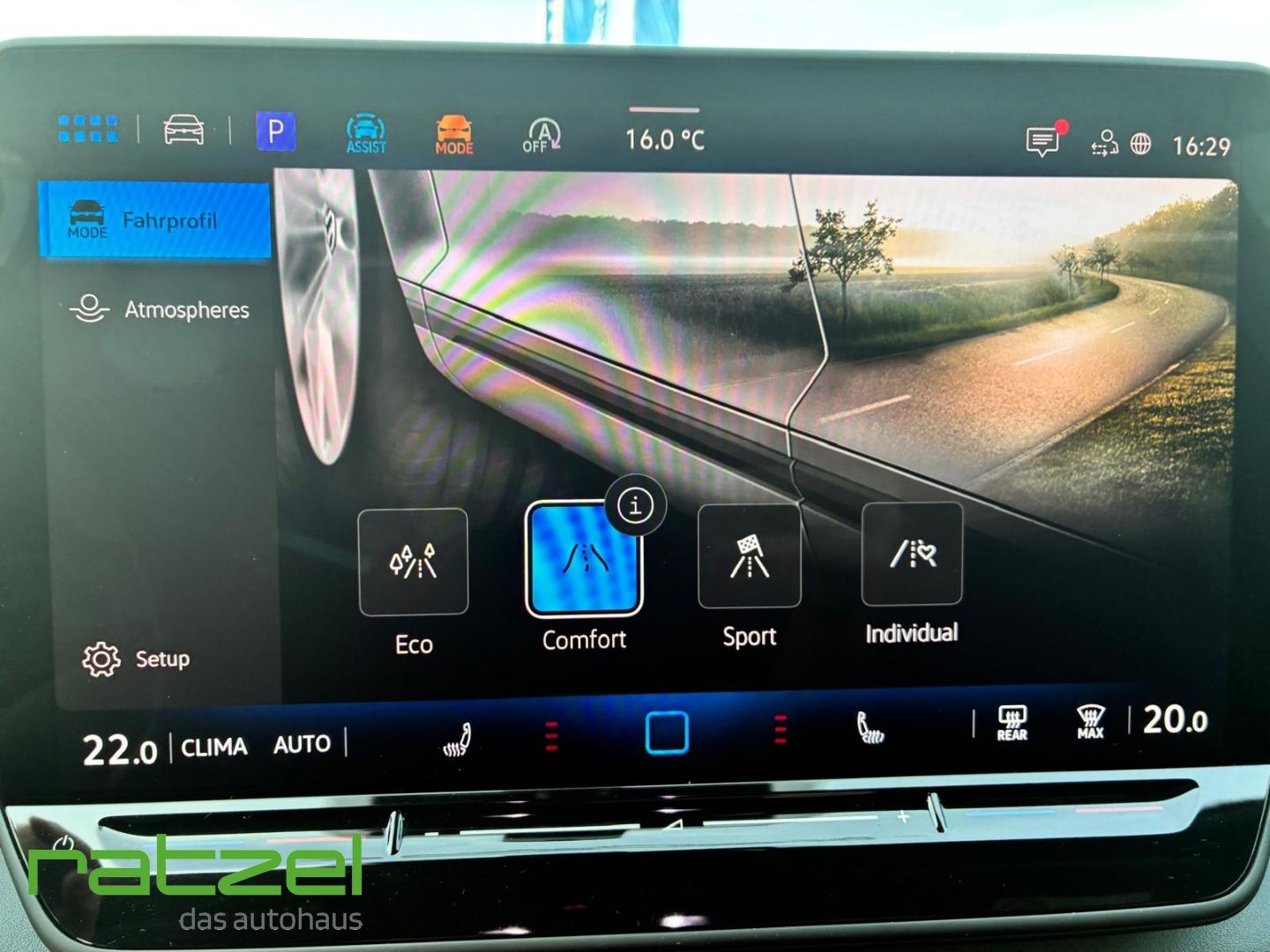 Fahrzeugabbildung Volkswagen T-Roc Style 1.5l eTSI DSG AHK+NAVI+IQ-Light